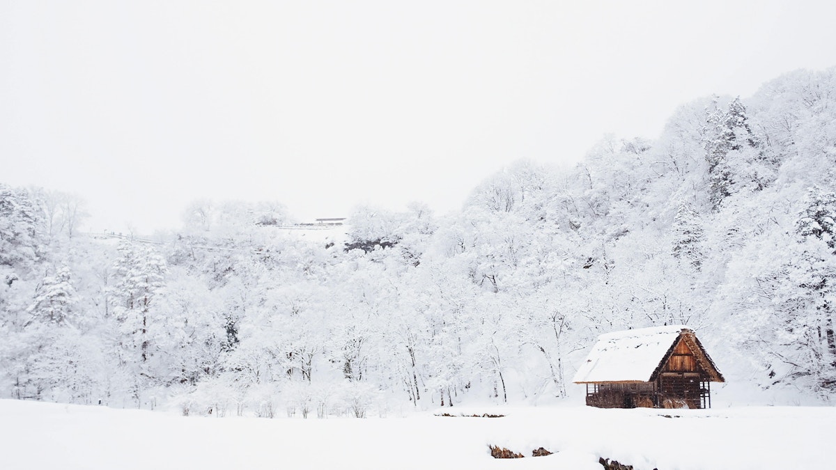 Gifu Snowy House unsplash
