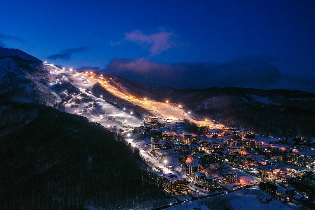 Hirafu Night Skiing