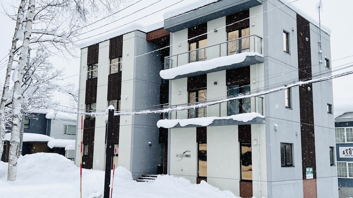 Flow Exterior Snow1