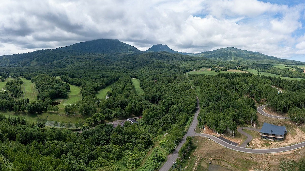 Niseko Realty Hanazono Site with Yotei Annupuri Views 1