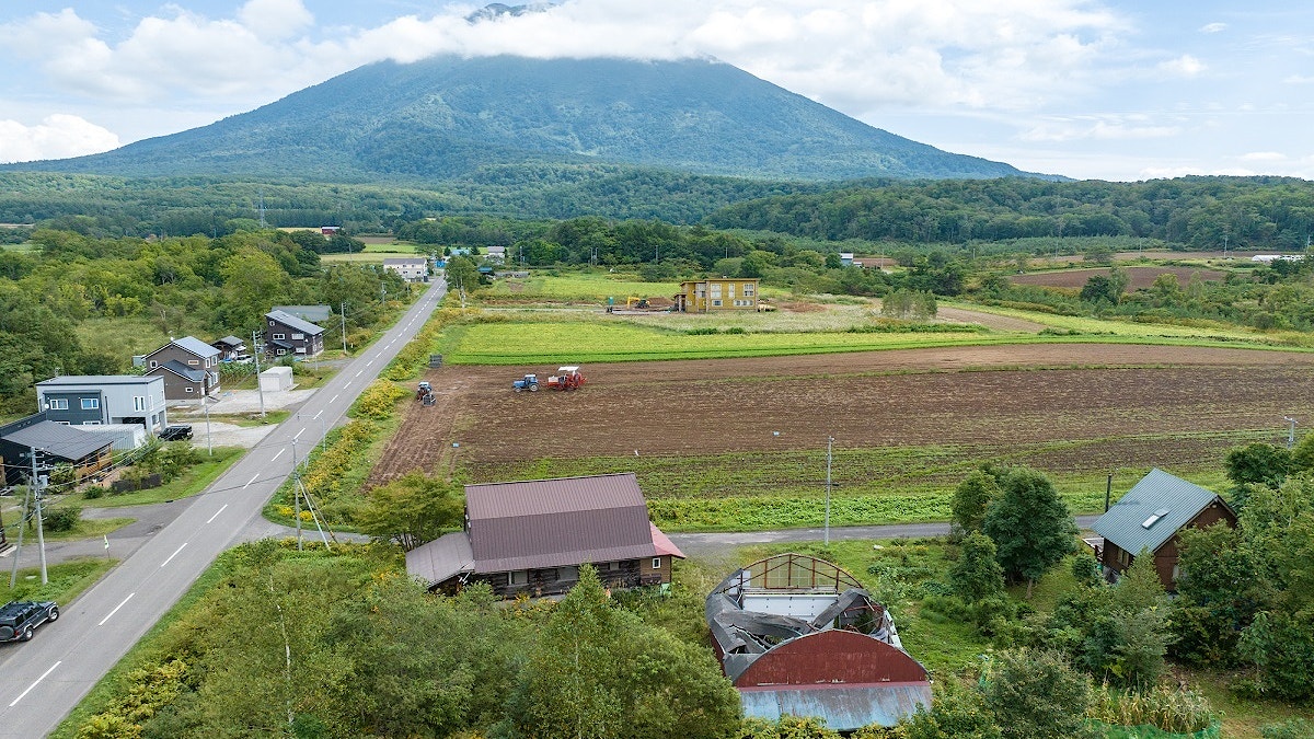 Niseko Realty Yotei View Log Cabin Land 1