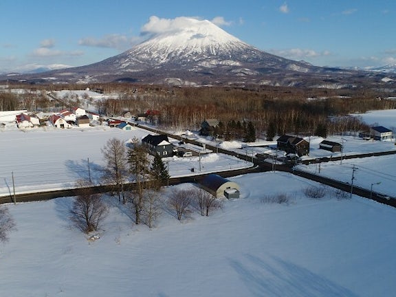 Niseko Village Crossroads1