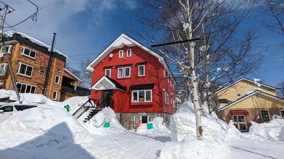 Red Ski House6